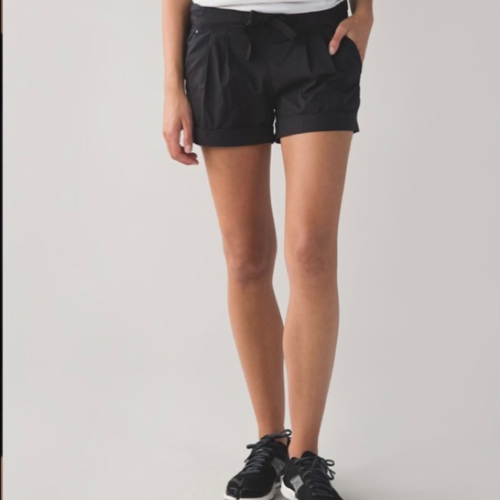 Lululemon Spring Break Away shorts size 4